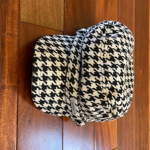 Black and white womens winter hat